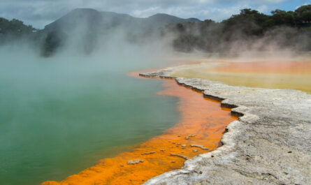https://www.freepik.com/free-photo/closeup-shot-thermal-lake-wai-o-tapu-rotorua-new-zealand_17245996.htm#fromView=search&page=1&position=10&uuid=6f536523-649c-47f1-96bc-5cdbf7bf37ab&query=The+Science+Behind+Rigi%E2%80%99s+Famous+Thermal+Layers