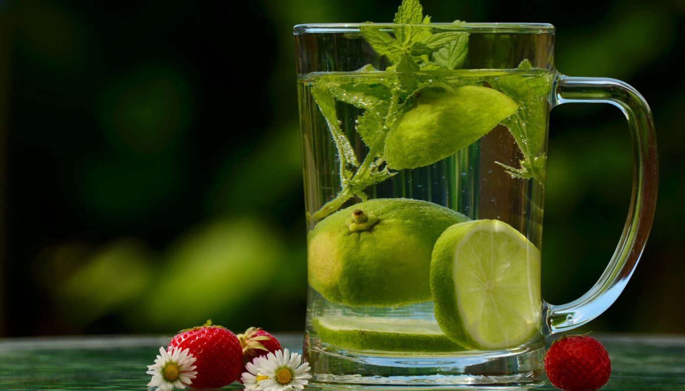 https://pixabay.com/photos/drink-lime-water-cup-lime-water-1487304/
