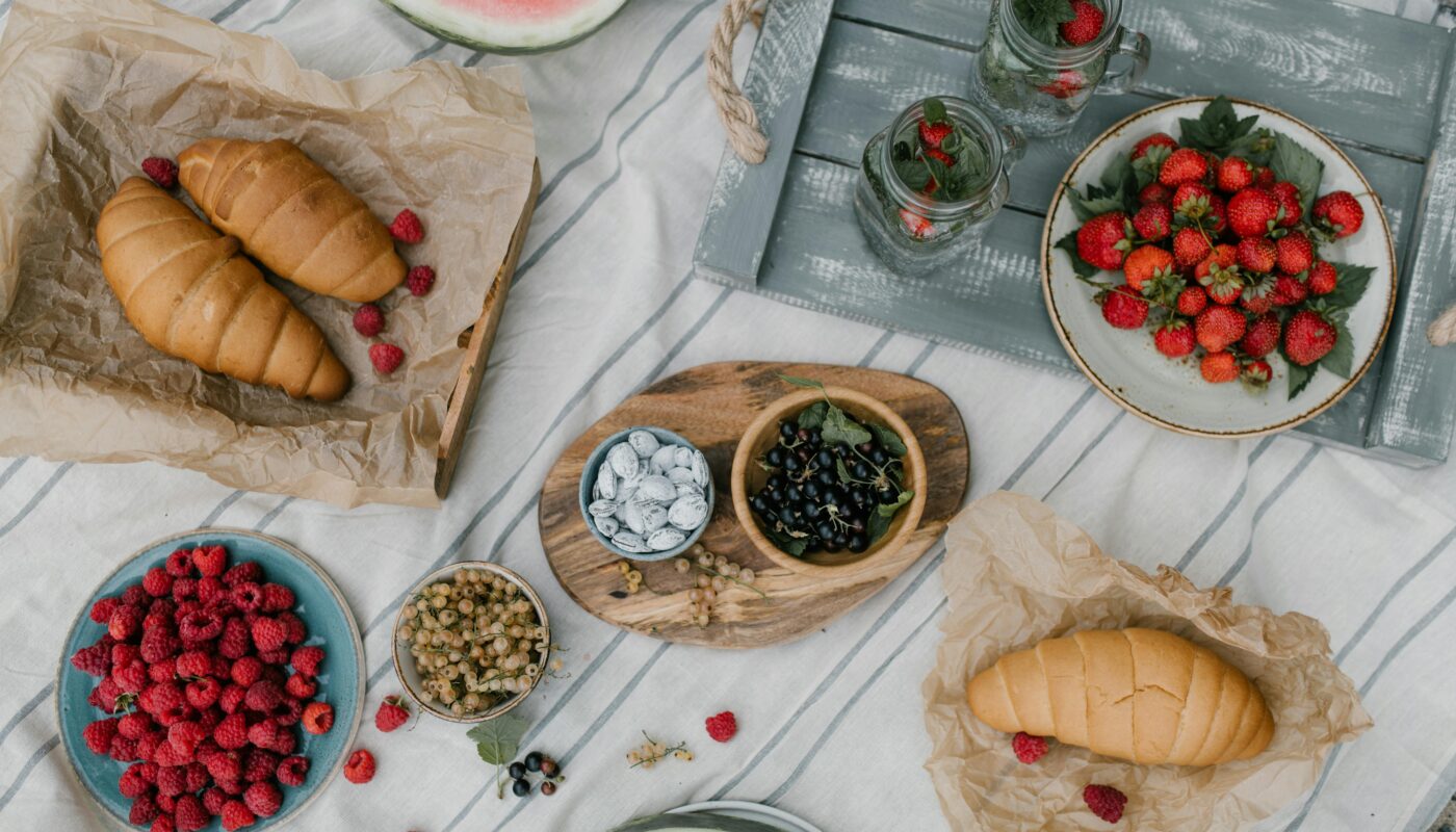 https://www.pexels.com/photo/delicious-snacks-on-a-picnic-blanket-5273272/