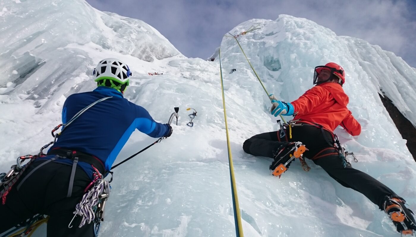 https://pixabay.com/photos/ice-climbing-extreme-sport-1247606/