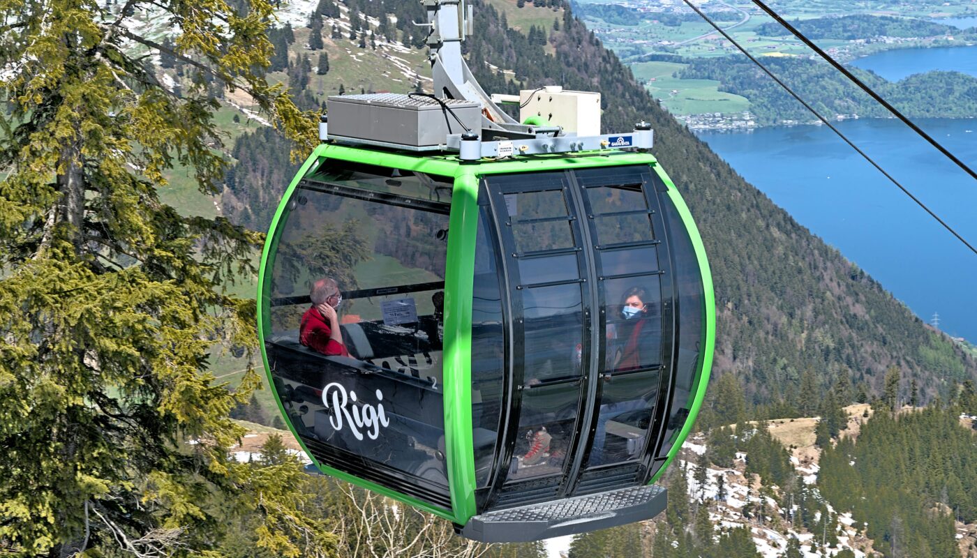 https://www.pexels.com/photo/close-up-of-a-cable-car-at-rigi-swiss-alps-19824008/