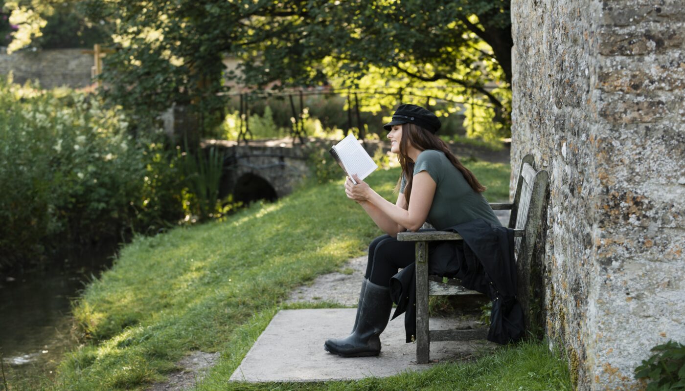 https://www.magnific.com/free-photo/woman-reading-while-traveling-alone_17860807.htm#fromView=search&page=1&position=37&uuid=6877d819-4112-4259-b0fd-d649728bd01c&query=Best+Quiet+Spots+for+Reading+or+Journaling+on+Mount+Rigi